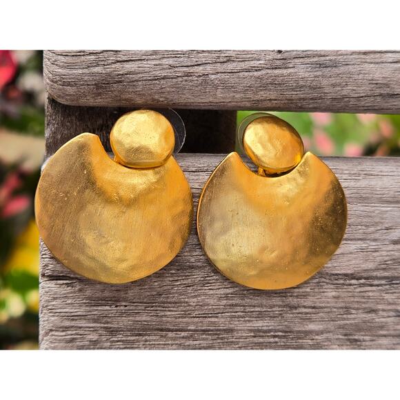 Vintage Kenneth Lane Gold Tone Hammered Disc Shaped Modernist Dangle Earrings - Picture 4 of 10